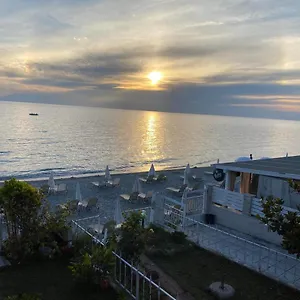 https://christina-apartments.hotelschalkidiki.net