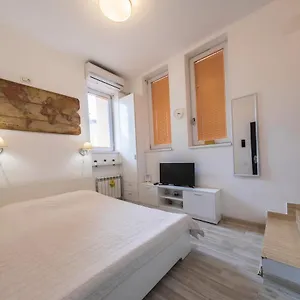 New Charming Appartamento Bucarest